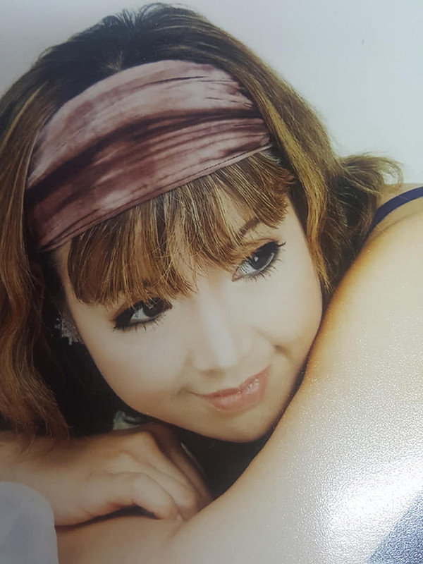 Đôi mắt to tròn đen láy và đôi môi dày quyến rũ trong những bức ảnh thời trẻ giúp nữ nghệ sĩ sinh năm 1963 từng được mệnh danh là "biểu tượng nhan sắc" của màn ảnh Việt một thời.