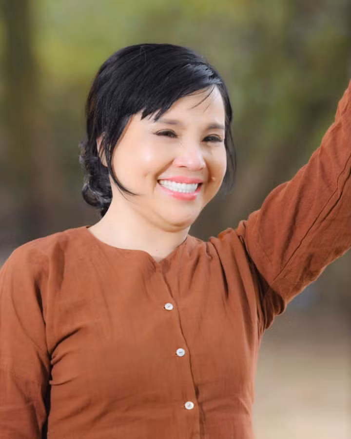 Năm 2018, chị hóa thân thành bà mẹ chồng khó tính trong bộ phim truyền hình "Ngược chiều nước mắt". Trước đó không lâu NSND Lan Hương vào vai bà Bằng trong phim ''Sống chung với mẹ chồng''.