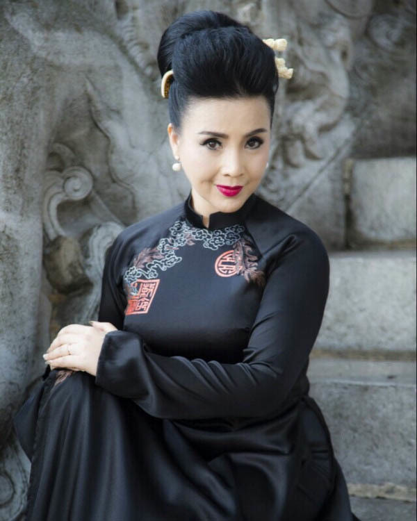 Nữ nghệ sĩ thừa nhận có can thiệp thẩm mỹ vùng 2 bên má vì vấn đề tuổi tác nhưng không làm mắt hay môi.