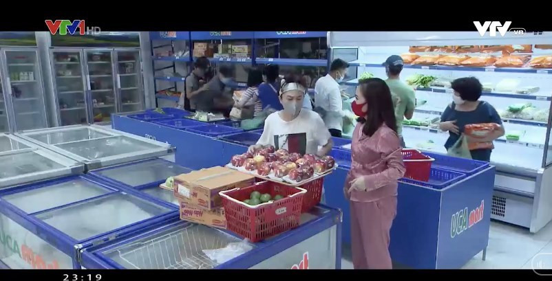 Những ngày không quên' là câu chuyện về nhà ông Sơn (phim 'Về nhà đi con) trong bối cảnh dịch COVID-19 đang diễn ra. Dương bị nghỉ học, Huệ phải đóng cửa quán trà, Quốc dính vào tin đồn không hay, Vũ kẹt ở nước ngoài không về được khiến Thư lo lắng.