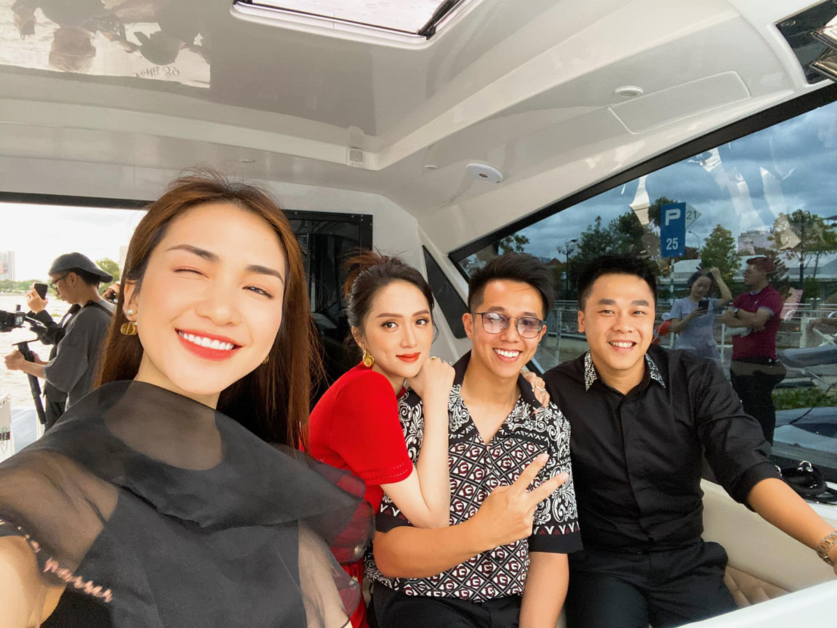 Hòa Minzy khoe ảnh cùng cặp đôi hot nhất Người ấy là ai.