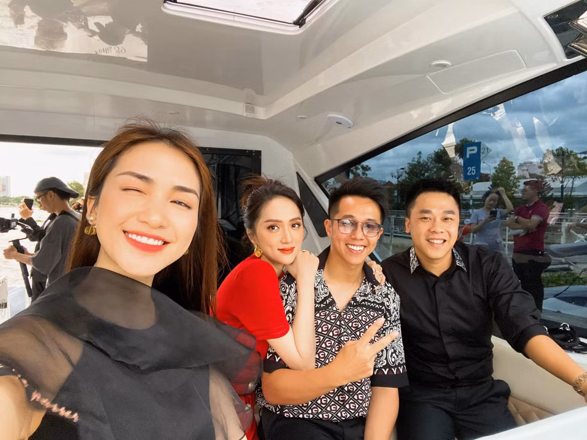 Hòa Minzy khoe ảnh cùng cặp đôi hot nhất Người ấy là ai.