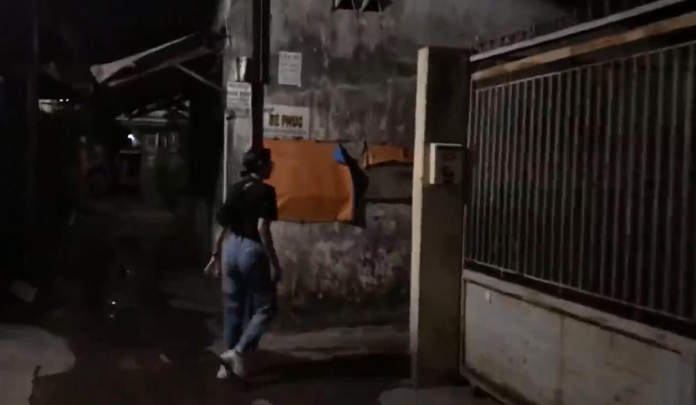 Trang Trần lên xe trở về TP.HCM, nhưng trước khi rời khỏi không quên phát "tín hiệu" cho anh em tại Biên Hòa, Đồng Nai khoanh vùng khu vực này, thay cô thám thính, cần thiết sẽ đích thân xuống tiếp.