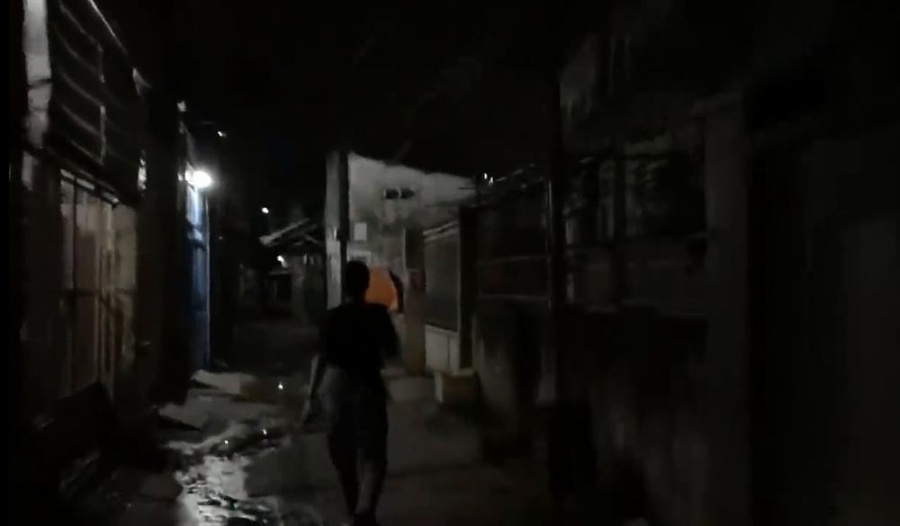 Sau gần 15 phút dụ anti-fan ra ngoài nhưng không được, Trang Trần đành công cốc chuyến đi này. Tuy nhiên, cô không dễ dàng bỏ qua cho N.T.H.T khi vũ lực còn chưa dùng đến.