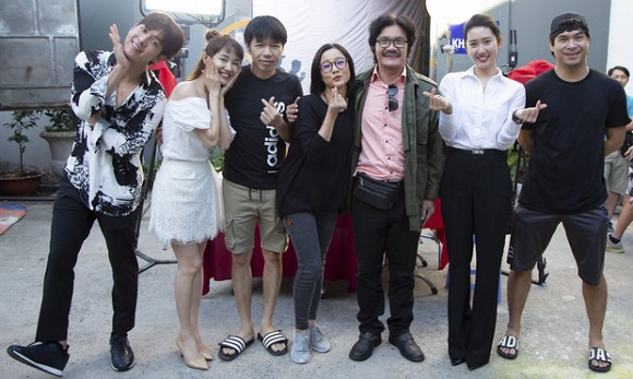 Những hình ảnh hậu trường phim mới của cô nàng gần đây cũng "tố cáo" vóc dáng gầy gò của bà xã Trường Giang.