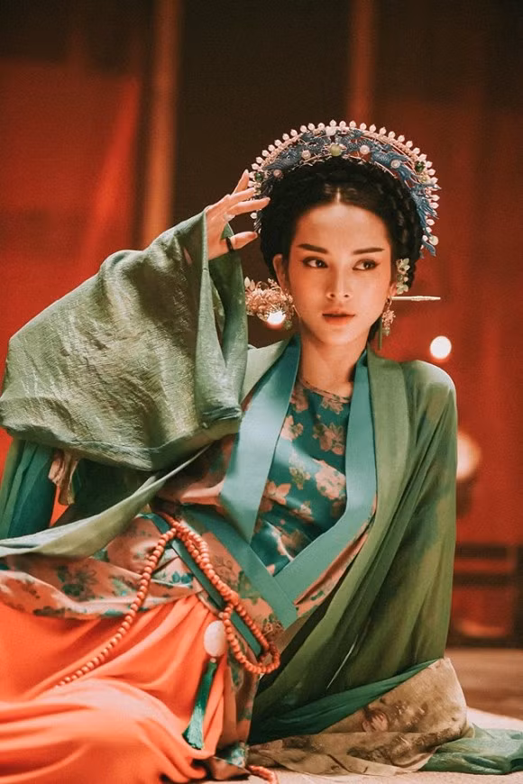 Cao Thai Son - Quynh Luong hen ho, con tang nhan tien ty?-Hinh-5