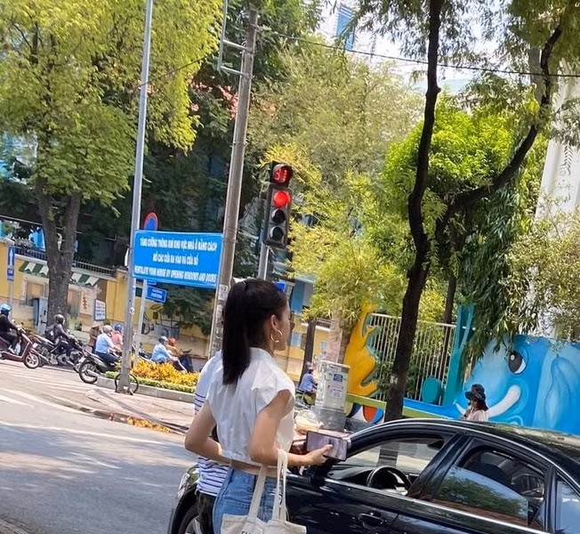 Cao Thai Son - Quynh Luong hen ho, con tang nhan tien ty?-Hinh-2