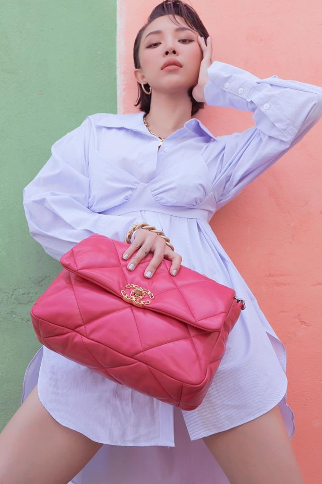 Sau khi kết hôn, cả hai vợ chồng vẫn ít xuất hiện cùng nhau. Thế nhưng chỉ cần nhìn vào mắt Tóc Tiên, nhiều người đều tin chắc rằng cô đang thực sự hạnh phúc.