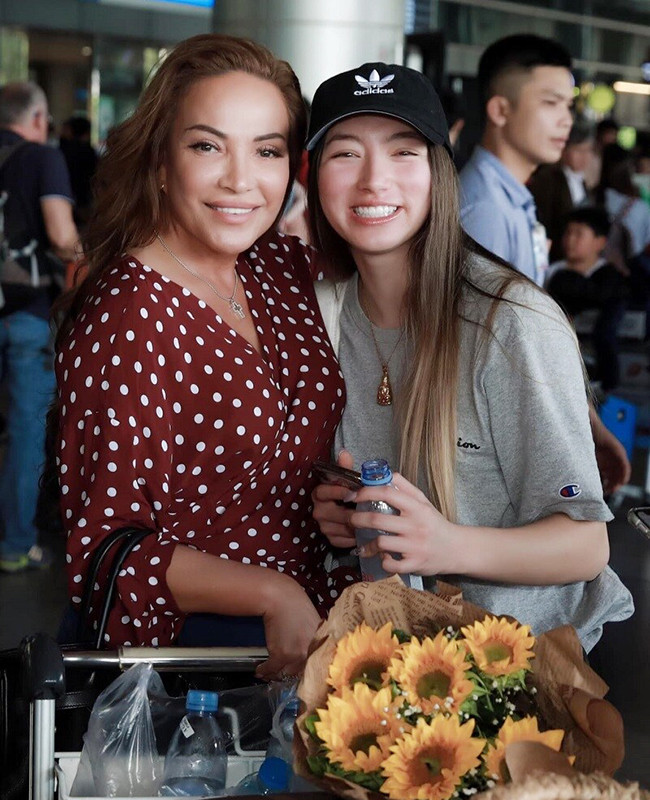 Isabella Quỳnh Tiên Hồ học ngành Điều dưỡng tại một trường đại học ở bang California, Mỹ.