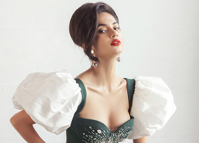 Trong vài lần đăng ảnh gợi cảm, Emma "gây sốt" vì body quá nuột nà. Mỗi lần trang điểm chụp ảnh thời trang, Emma trông già dặn hơn tuổi thật khá nhiều. Cô hiện rất đắt show chụp ảnh quảng cáo thời trang.