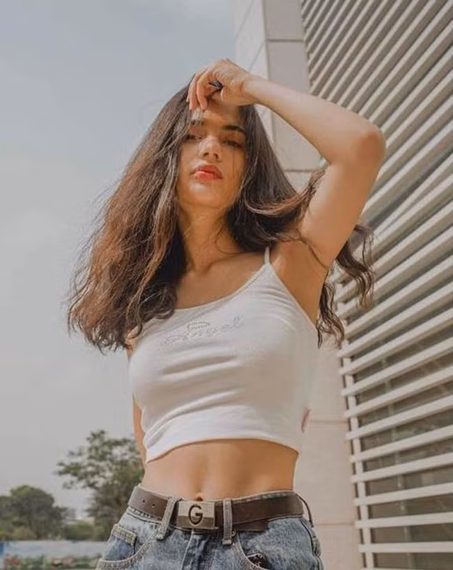 Nữ sinh 19 tuổi cho biết trước mắt muốn tập trung vào việc học và cũng đang ấp ủ một vài dự định trong lĩnh vực nghệ thuật.