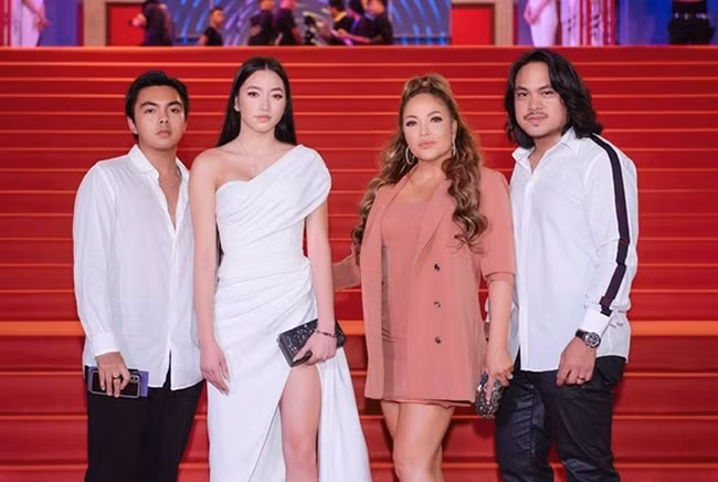 Khoảng năm 2008, Thanh Hà quen bạn trai mới - Roland. Được biết bạn trai Thanh Hà luôn cố gắng tạo lòng tin, thiện cảm với con chị. Cả hai gần gũi và quý nhau.