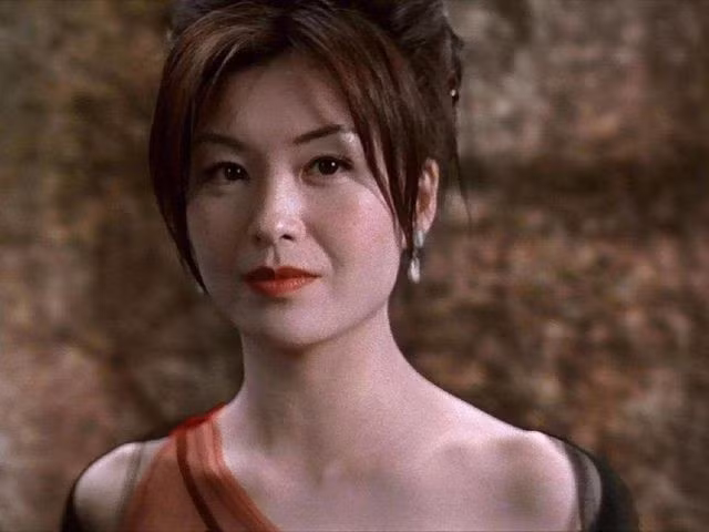 Sau khi trải qua một đời chồng đầy tủi hổ, Ngũ Vịnh Vy lại rơi vào lưới tình kéo dài 4 năm với một người đàn ông đã có vợ. Người đẹp vốn không hề hay biết mình bị lừa dối cho đến khi "bà cả" đến dằn mặt. Sau đó, nữ diễn viên quyết định chia tay với người đàn ông hai lòng này. "Tôi đã đến nhà của cô ấy và rót trà tạ lỗi. Tôi cầu xin sự tha thứ từ người phụ nữ bị chồng phản bội. Giờ chúng tôi là bạn bè", Ngũ Vịnh Vy chia sẻ với truyền thông.