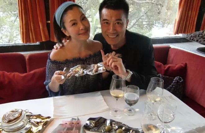 Năm 2010 và 2016, hôn nhân của bộ đôi diễn viên Hong Kong đứng trước sóng gió sau khi truyền thông chụp được ảnh Luyện Hải Đường cặp kè với nhiều cô gái trẻ đẹp. Báo giới Hong Kong cho hay chính việc vợ không sinh được con đã khiến tài tử họ Luyện chán chê, ra ngoài vụng trộm với người phụ nữ khác. Còn Ngũ Vịnh Vy dù biết chồng ngoại tình, song vẫn phải nhắm mắt làm ngơ để bảo vệ hạnh phúc gia đình.