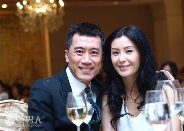 Năm 1997, qua lời giới thiệu của Lê Tư, cô gặp gỡ và quen biết với nam diễn viên Luyện Hải Đường. Hai năm sau, họ tổ chức đám cưới tại Canada. Hơn 2 thập kỷ chung sống, hai vợ chồng nữ nghệ sĩ không sinh được một mụn con.