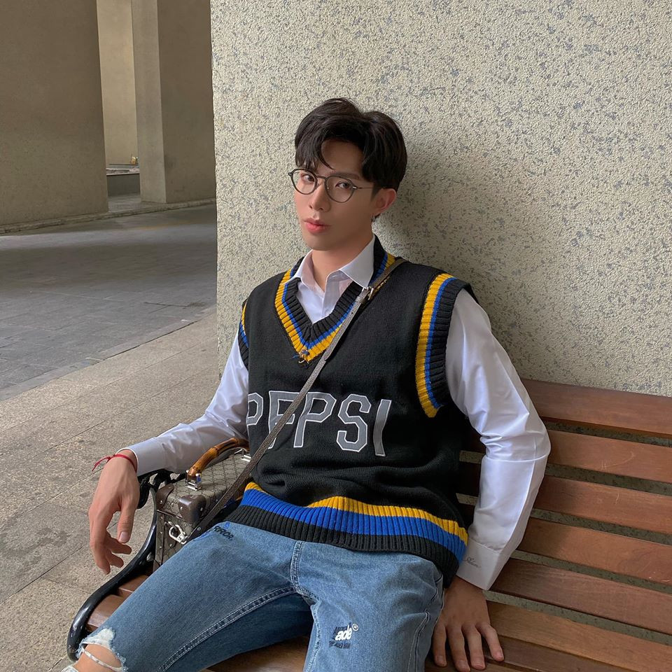 Sắp đến ngày 14/2, Erik cũng than thở: "Valentine cận kề nhưng vẫn lẻ bóng đường về trời ơi".