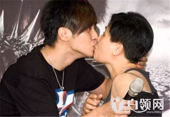 Hiện tại phía La Chí Tường vẫn im lặng sau nhiều sóng gió, tuy nhiên theo thông tin mới nhất, anh có thể sẽ mở họp báo xin lỗi và tuyên bố rời ngàng giải trí trong vài ngày tới.