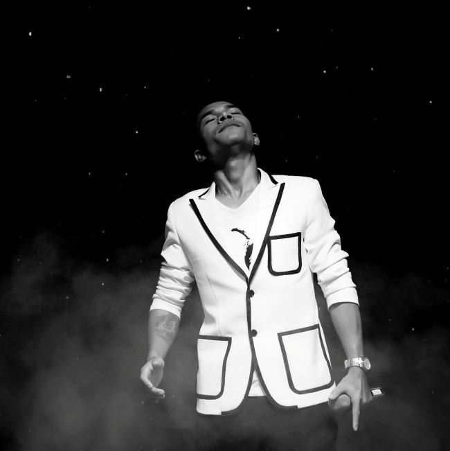 Kể từ khi trở thành Quán quân của Vietnam Idol 2012, Ya Suy gần như đã biến mất khỏi làng nhạc và không hề xuất hiện trong giới showbiz. Dù có ra mắt một vài sản phẩm nhưng hầu hết đều không để lại được dấu ấn trong lòng công chúng. Không những thế, loạt scandal đời tư ầm ĩ khiến Yasuy bị chỉ trích gay gắt, ảnh hưởng lớn đến sự nghiệp và hình ảnh của anh trong mắt công chúng.