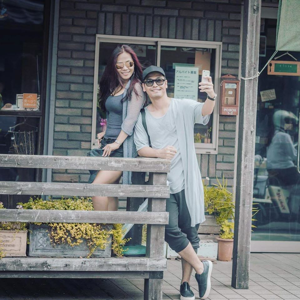 Đổi lại, trong mắt vợ, Phan Anh là người chồng lãng mạn, biết cách quan tâm và chăm sóc vợ con.