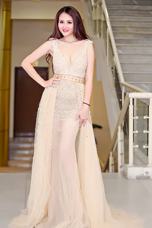 Ca sĩ Phương Thúy và diễn viên Phùng Cường bén duyên khi cả hai hợp tác cùng nhau: “Chúng tôi nên duyên từ việc làm nhạc cùng nhau. Có lẽ do sự nổi tiếng của tôi, đi đến đâu cũng được chào đón nên khiến Thúy ấn tượng hơn những người đàn ông khác”, Phùng Cường từng chia sẻ.