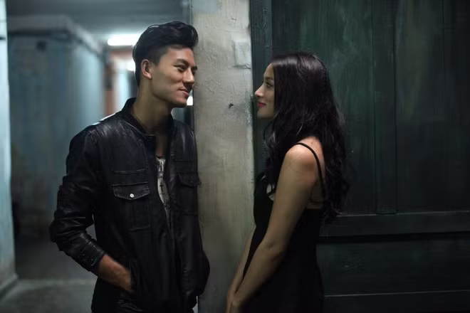 Tương tự trường hợp Siêu trộm là Ám ảnh. Thuộc dòng phim kinh dị, tác phẩm xoay quanh vụ mất tích của nữ sinh Thư (Yaya Trương Nhi). Ba năm trôi qua, bí mật vẫn nằm trong bóng tối, bất chấp những nỗ lực từ phía công an hình sự và người cha cô gái (Minh Thuận). Đây cũng là tuýp nội dung không được ưa chuộng dịp Tết. Bên cạnh đó cách xây dựng nội dung và xử lý kỹ thuật trong phim cũng chưa thuyết phục được đông đảo người xem. Phim không thành công về mặt doanh thu.