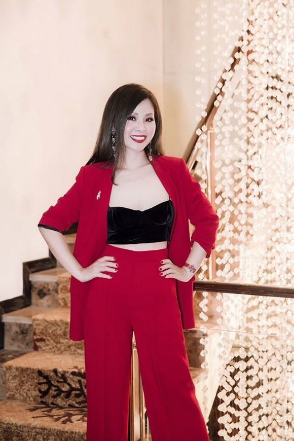 Đăng Dương từng tiết lộ, anh đã đem lòng yêu vợ mình ngay từ lần đầu tiên khi xem cô hát trên sân khấu.