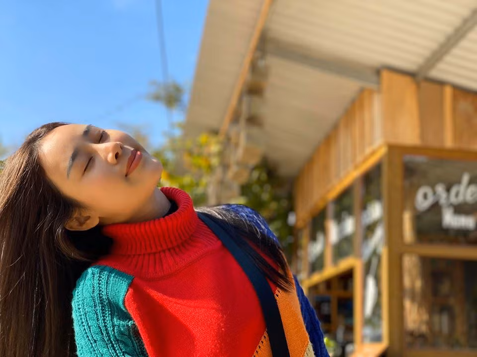 "Nhiều đêm nằm nhìn chồng, tôi chỉ biết khóc. Có lúc, tôi định ly hôn. Sau này, tôi mới biết mình bị trầm cảm sau sinh rồi dần tìm lại sự ổn định về tâm lý", vợ Việt Hoàn chia sẻ.