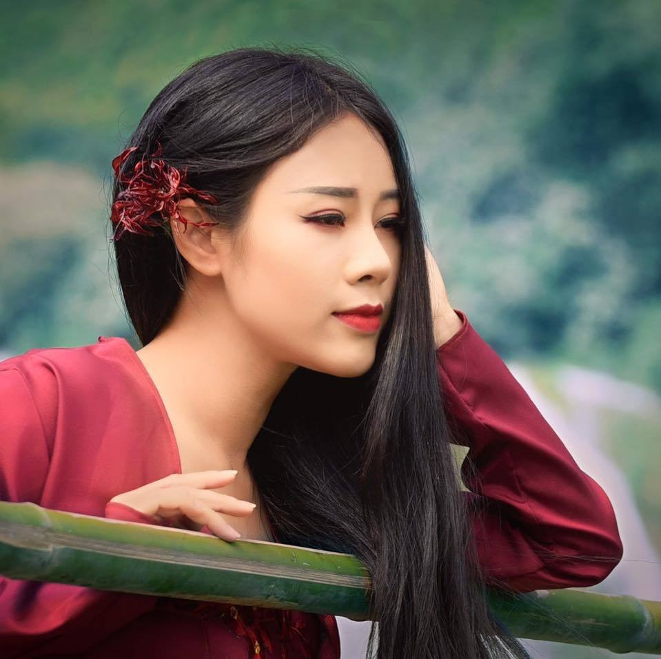 Vừa đi hát, vừa chăm 3 con nhưng Hoa Trần luôn giữ được tinh thần lạc quan.