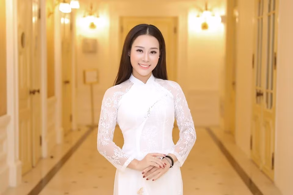 "Chồng nổi tiếng thì sau lưng tôi đã có chỗ dựa vững chắc là anh ấy và các con, tôi không cần phải quá bươn chải với đời", nữ ca sĩ chia sẻ.