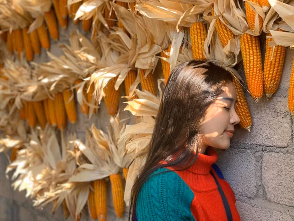 Hoa Trần tiết lộ giai đoạn căng thẳng nhất là lúc cô sinh xong con thứ hai. Chồng góp ý điều gì cô cũng nghĩ là đang coi thường mình. Lúc đó Hoa Trần thấy mình không hợp với cuộc sống hôn nhân.