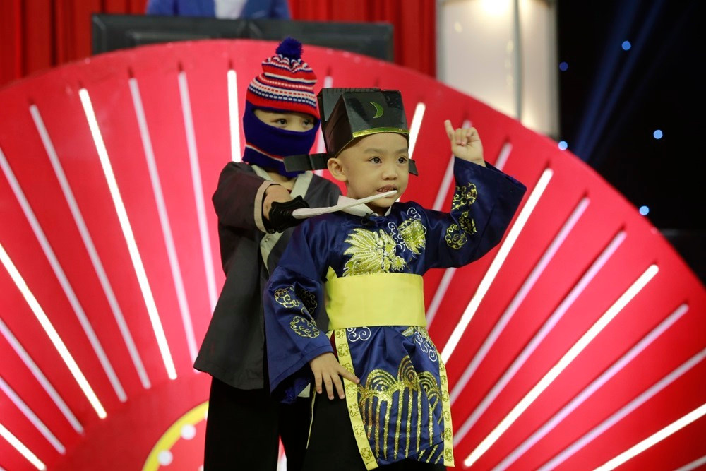 Năm 2018, nhóm này gây sốt cộng đồng mạng khi trở thành nhóm thí sinh đầu tiên đạt được 300 triệu tiền thưởng của "Thách thức danh hài" với các phần thi hóa thân thành thầy trò Đường Tăng của "Tây du ký". Vì vậy, sự trở lại của các thí sinh nhí này tại mùa 6 gây nhiều chú ý.