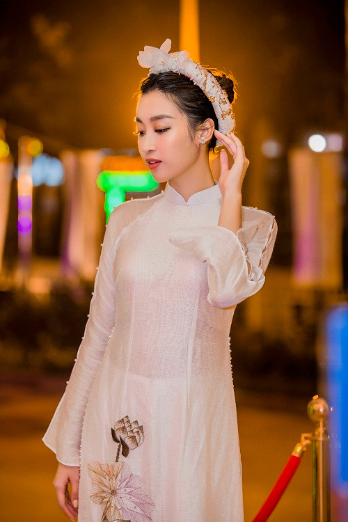 Cùng bước ra từ cuộc thi Hoa hậu Việt Nam, Ngọc Hân và Đỗ Mỹ Linh được số đông công chúng yêu mến.