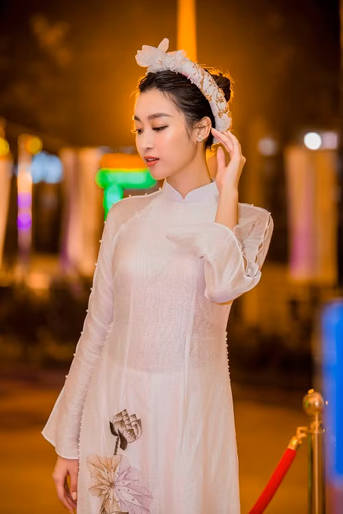 Cùng bước ra từ cuộc thi Hoa hậu Việt Nam, Ngọc Hân và Đỗ Mỹ Linh được số đông công chúng yêu mến.