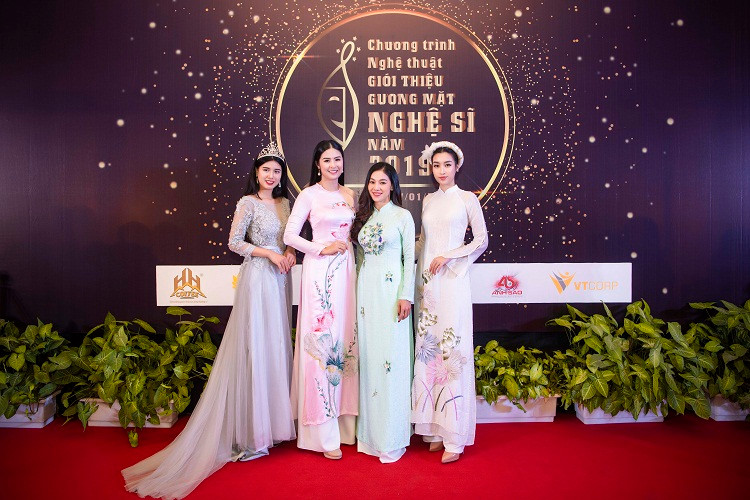 Cuối năm 2019, sau khi những hình ảnh trong buổi lễ dạm ngõ với bạn trai lộ ra, Ngọc Hân nhận được nhiều lời chúc phúc từ khán giả.