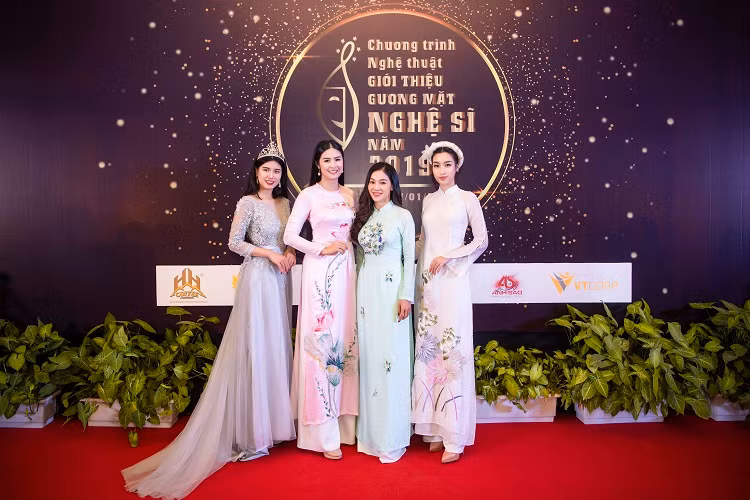 Cuối năm 2019, sau khi những hình ảnh trong buổi lễ dạm ngõ với bạn trai lộ ra, Ngọc Hân nhận được nhiều lời chúc phúc từ khán giả.