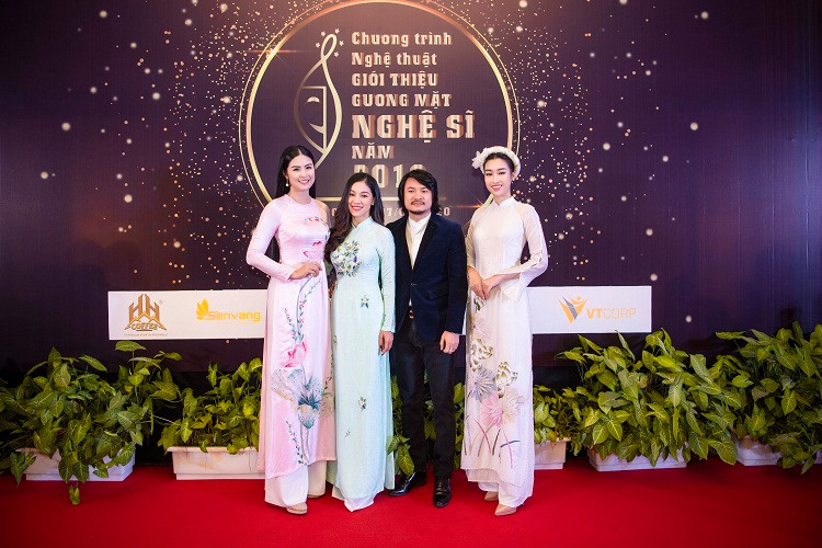Sau đăng quang Hoa hậu Việt Nam năm 2010, Ngọc Hân không quá năng nổ với các hoạt động showbiz mà theo đuổi niềm đam mê thời trang.