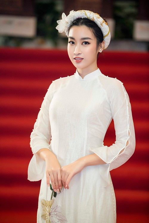 Mặc dù cách nhau 3 nhiệm kỳ nhưng tình cảm giữa hai nàng hậu thân thiết như chị em.