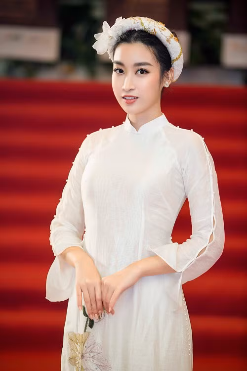 Mặc dù cách nhau 3 nhiệm kỳ nhưng tình cảm giữa hai nàng hậu thân thiết như chị em.