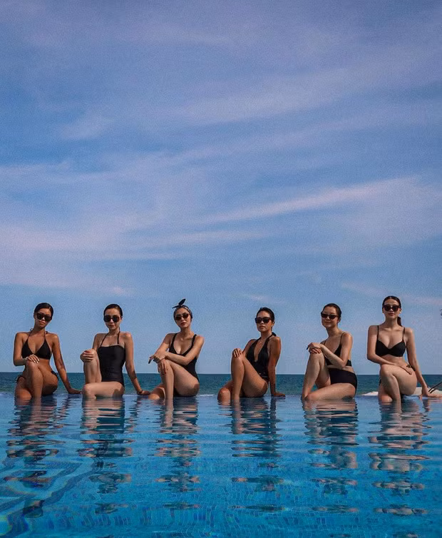 Sao Việt ngày 16/6: Tăng Thanh Hà cùng cô em chồng Tiên Nguyễn và hội bạn thân showbiz gồm các mỹ nhân showbiz như Băng Di, Hoa hậu Phương Khánh,... đồng loạt diện bikini khoe dáng gợi cảm. Bức ảnh được hoa hậu trái đất Phương Khánh chia sẻ và nhanh chóng thu hút sự chú ý.