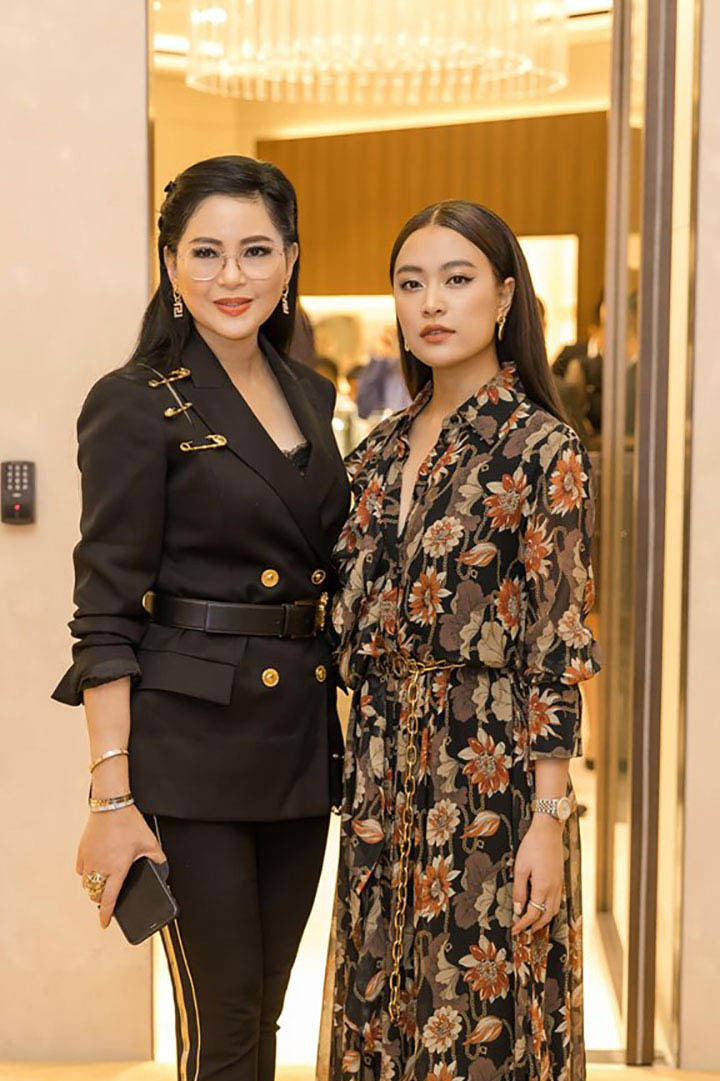 Thủy Tiên cũng là người rất quan tâm đến thời trang. Trong những năm gần đây, cô từng bước hoàn thiện phong cách.