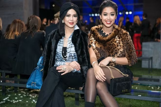 Hai mẹ con Thủy Tiên - Tiên Nguyễn đã thu hút sự chú ý của truyền thông thế giới mỗi khi tham dự các tuần lễ thời trang quốc tế. Xem video "Tiên Nguyễn lần đầu lên tiếng sau khi nhiễm Covid-19". Nguồn VTC14: