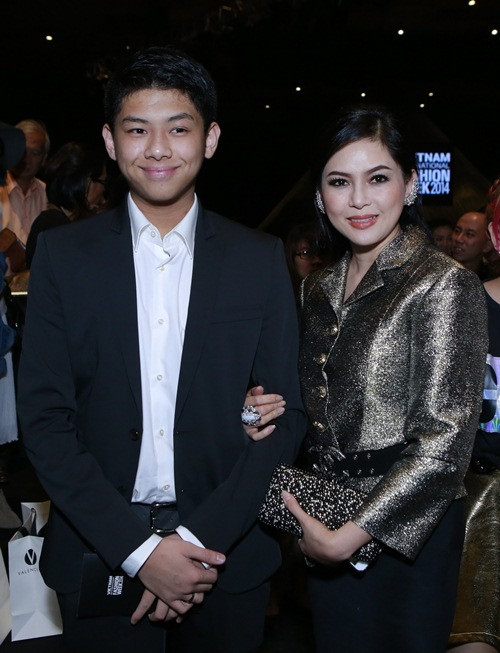 Là tổng giám đốc một công ty lớn, quản lý gần 30 công ty thành viên và hơn 100 thương hiệu thời trang quốc tế, Thủy Tiên vẫn dành thời gian chăm sóc bản thân, rèn luyện sức khỏe để giữ được vóc dáng cân đối.