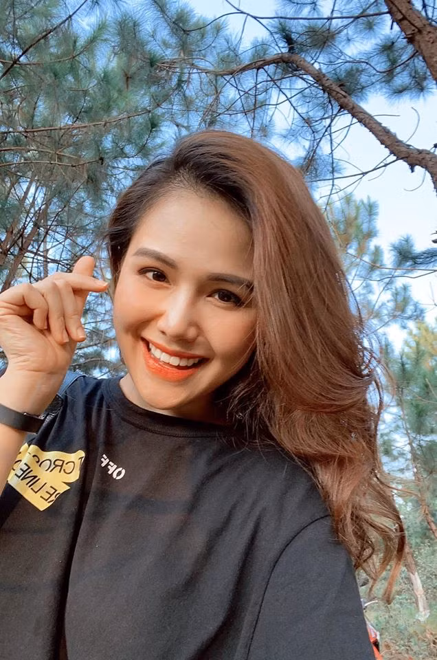 Lợi thế ngoại hình giúp Phanh Lee ghi điểm với người đối diện.