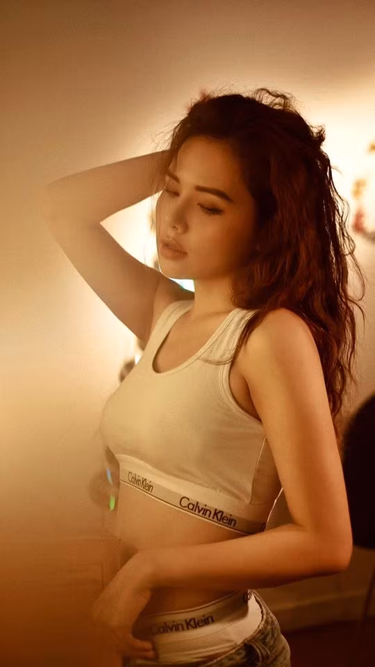 Mới đây diễn viên Phanh Lee gây bất ngờ khi khoe được bạn trai cầu hôn.