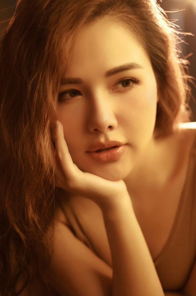 Nhiều bạn bè thân thiết như Huyền Lizzie, MC Vũ Thu Hoài... đã bày tỏ sự bất ngờ và gửi lời chúc mừng Phanh Lee.