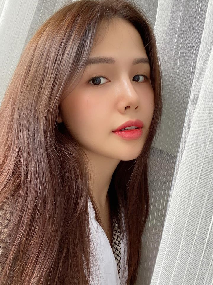 Phanh Lee từng cho biết, khi yêu cô không đặt nặng chuyện ngoại hình, kinh tế mà quan trọng đối phương là người mang đến cho cô cảm giác an toàn, được chia sẻ.