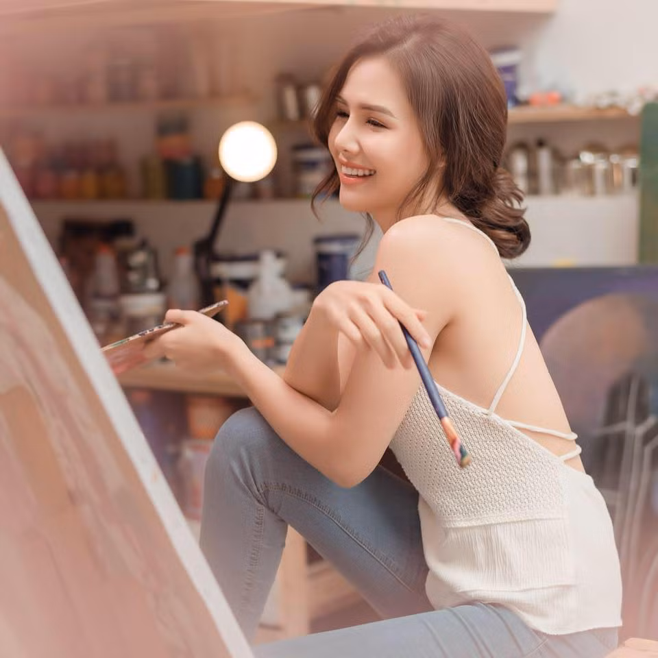 Trên trang cá nhân, hot girl thường xuyên đăng ảnh khoe body quyến rũ.