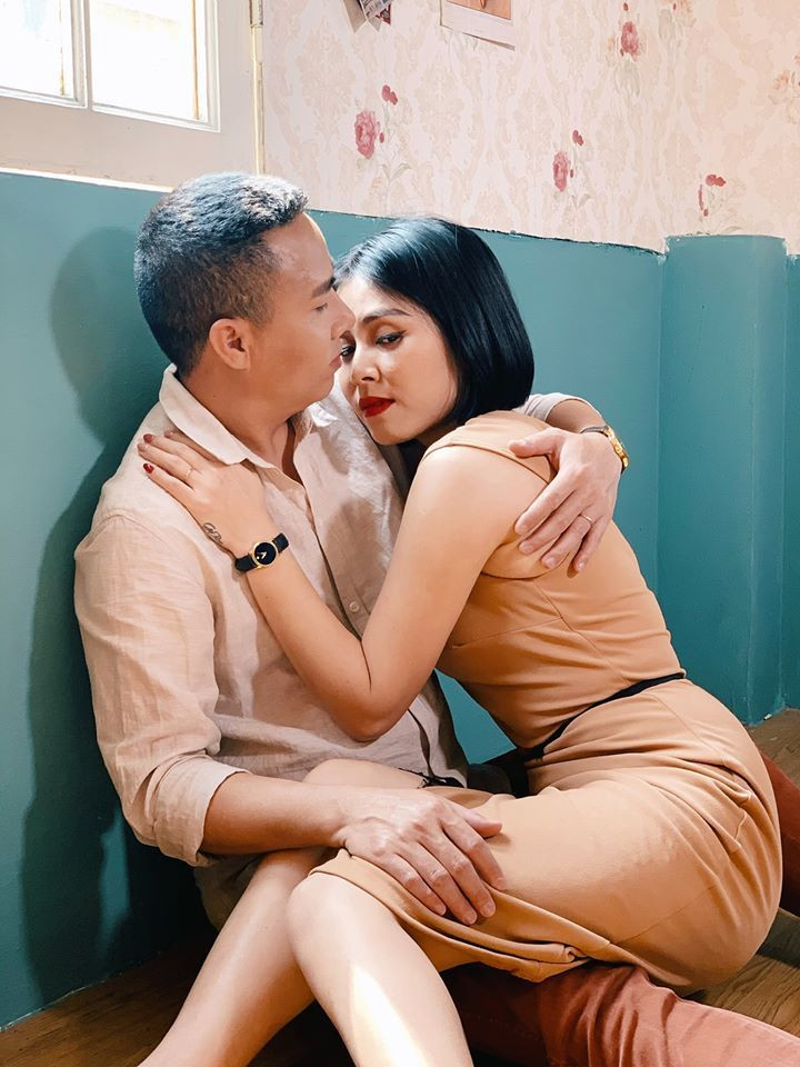 Đến giữa năm 2016, MC Hoàng Linh và bạn trai mới công khai mối quan hệ. Được biết trong quá khứ cả Hoàng Linh và Mạnh Hùng đều đã được đi dự đám cưới của nhau. Và rồi nữ MC đưa ra lời khẳng định "Duyên muộn là duyên lành" như để khẳng định sự an toàn ở tình yêu sau của mình.