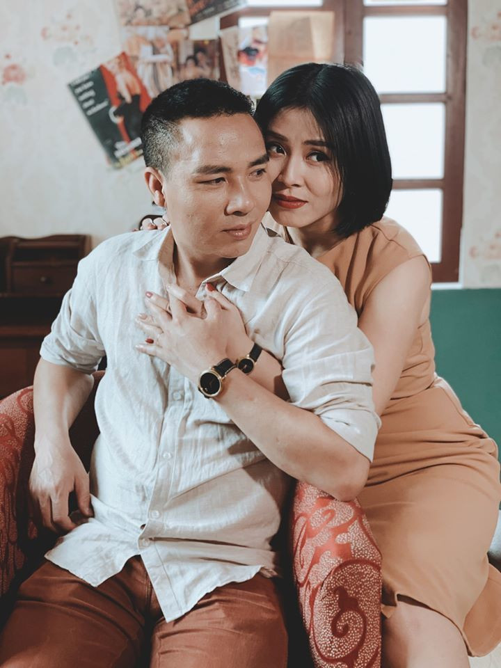 Không những vậy, sau khi công khai, cặp đôi rất chịu khó khoe những hình ảnh hẹn hò đầy ngọt ngào kèm theo nhiều trạng thái thể hiện sự hạnh phúc gửi tới đối phương khiến người hâm mộ vô cùng ngưỡng mộ.