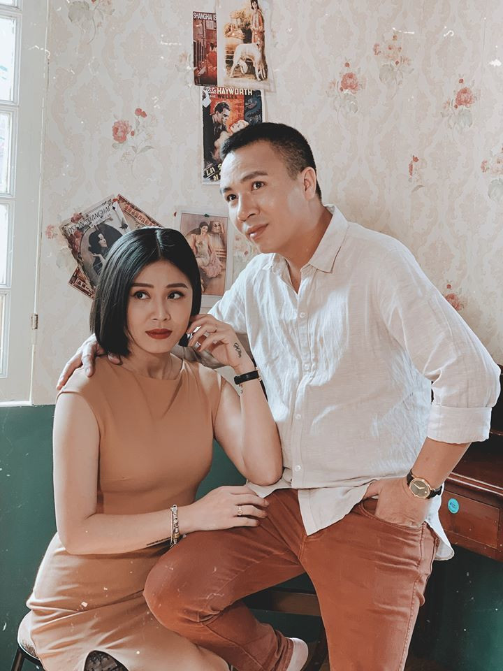 Năm 2015, MC Hoàng Linh làm quen với Nguyễn Mạnh Hùng là đồng nghiệp của cô tại Đài Truyền hình Việt Nam. Suốt thời gian đó, anh thường xuyên lui tới gia đình Hoàng Linh và được bố mẹ cô coi như con cái trong nhà.